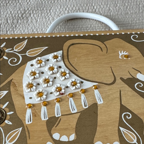 Enid Collin’s “People's Choice” Tan Elephant Design Women's Bag - Picture 4 of 12